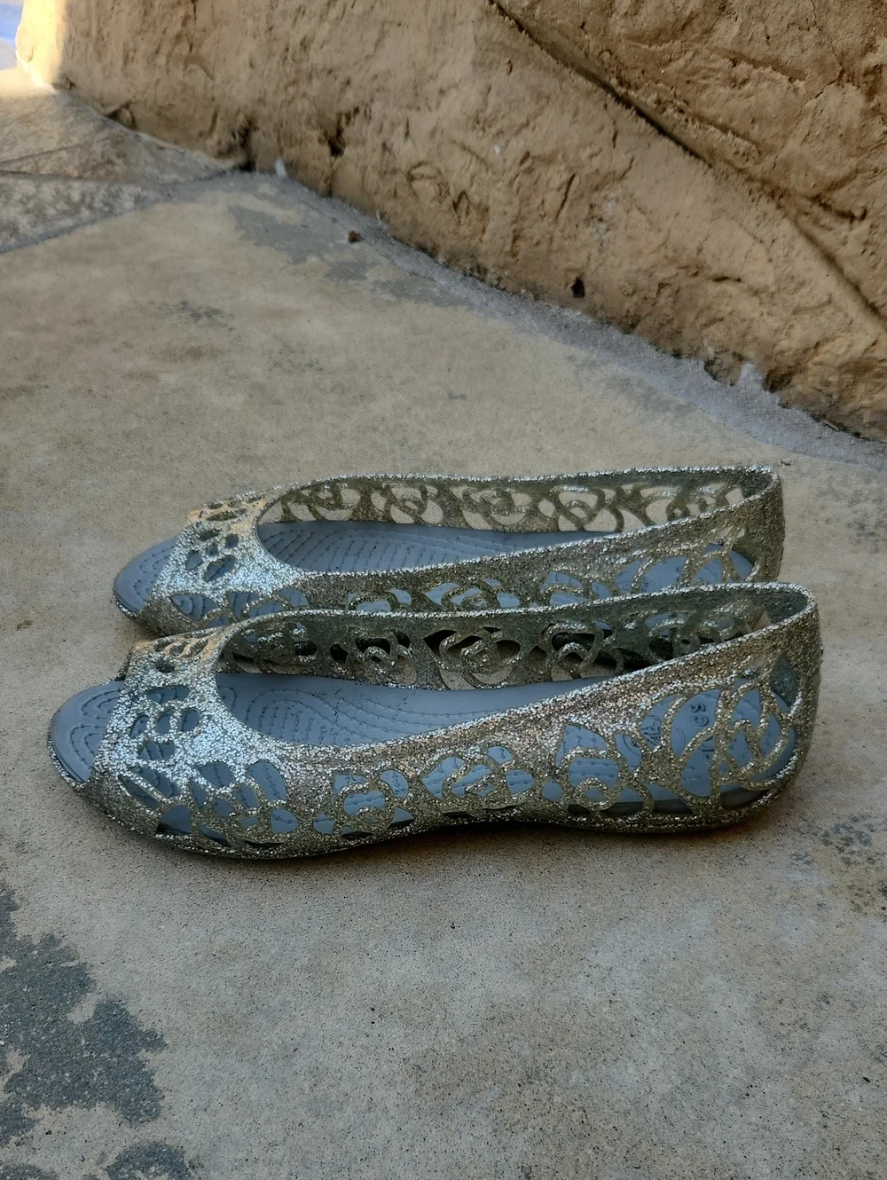 Crocs Isabella Glitter Peep Toe Flats Sandals Silver Gold Metallic Size 3 Girls